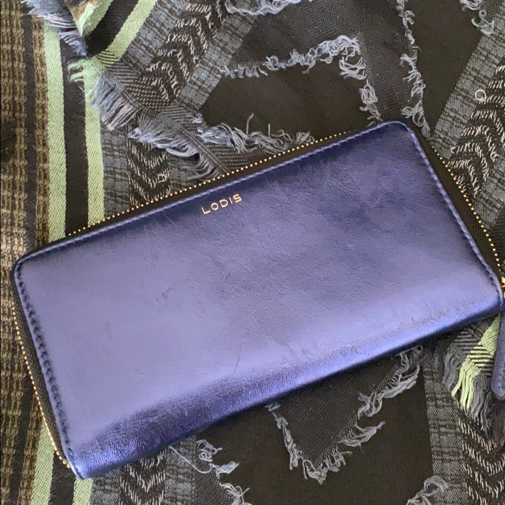 Lodis wallet in indigo, confidence defined!